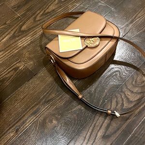 NEW w/ TAGS Michael Kors Saddle Crossbody “Lillie” Leather Bag